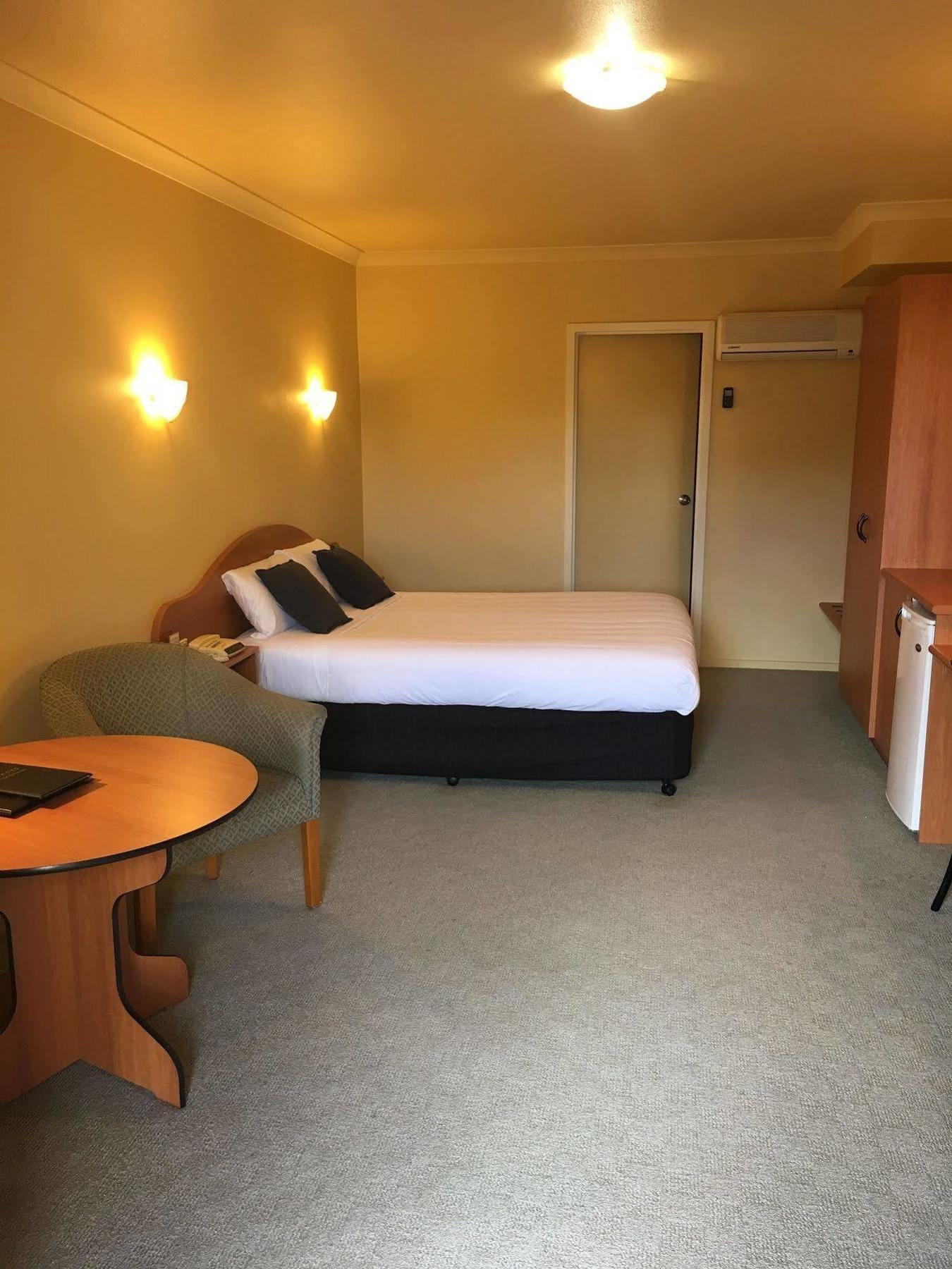 Hopkins House Motel & Apartments ウォーナンブール エクステリア 写真